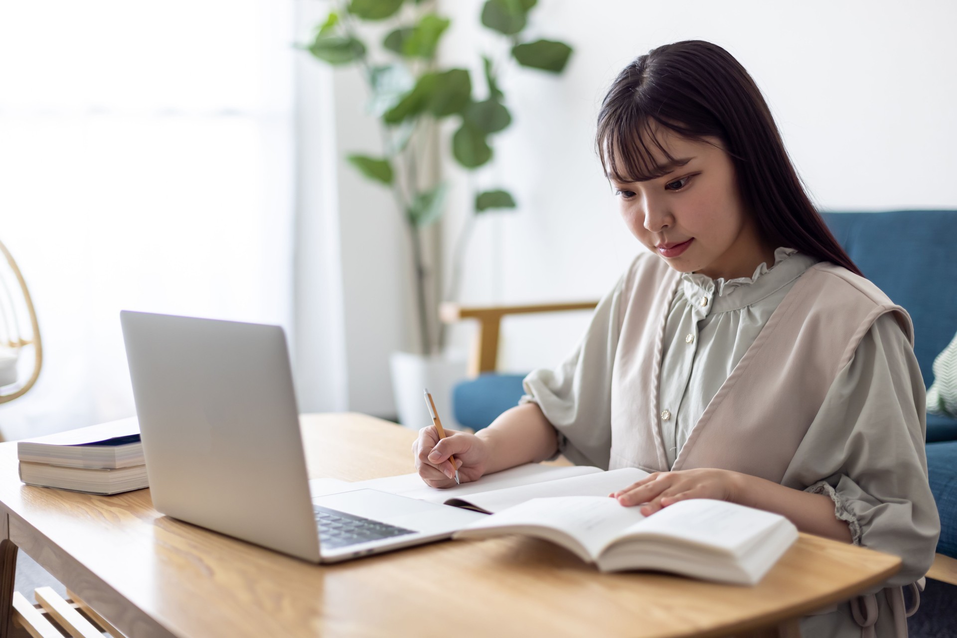 Female college students taking online classes